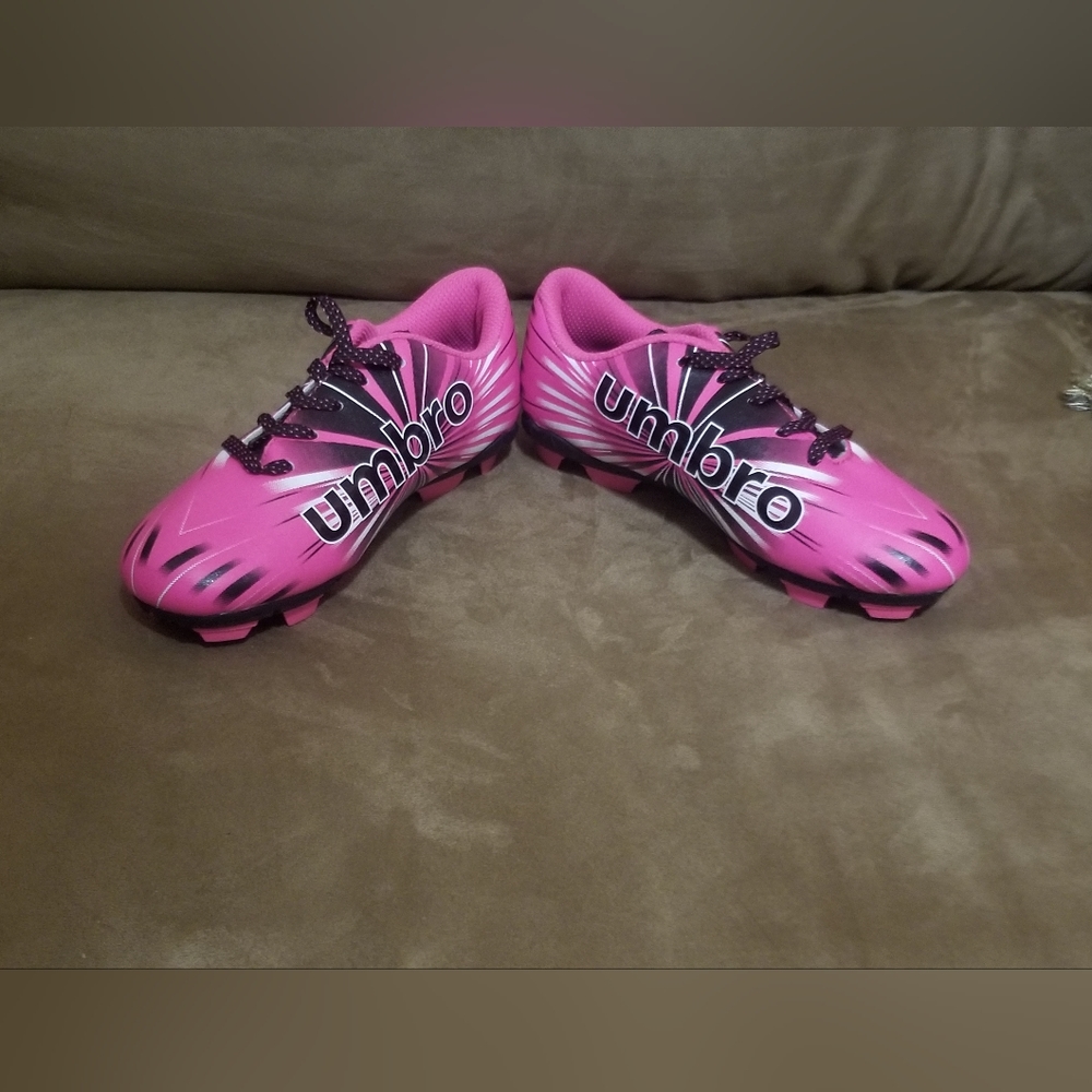 Umbro Girls Youth Soccer Cleats Shoes US Size 9K